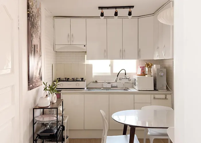 Apartment Binna 이태원역7분, 독채,테라스,4 Queen Beds, 무료짐보관 , 명동,홍대,서울역,명동 15분