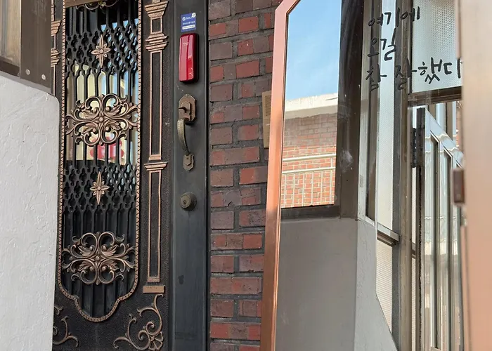 Binna 이태원역7분, 독채,테라스,4 Queen Beds, 무료짐보관 , 명동,홍대,서울역,명동 15분 Apartment