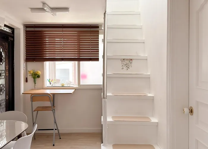 Binna 이태원역7분, 독채,테라스,4 Queen Beds, 무료짐보관 , 명동,홍대,서울역,명동 15분 Apartment Seoul