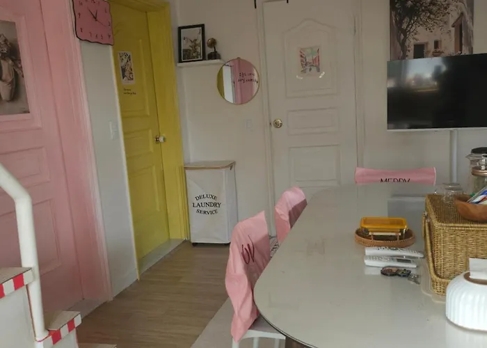 Apartment Binna 이태원역7분, 독채,테라스,4 Queen Beds, 무료짐보관 , 명동,홍대,서울역,명동 15분 *