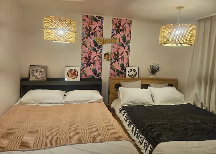 Apartment Binna 이태원역7분, 독채,테라스,4 Queen Beds, 무료짐보관 , 명동,홍대,서울역,명동 15분 *