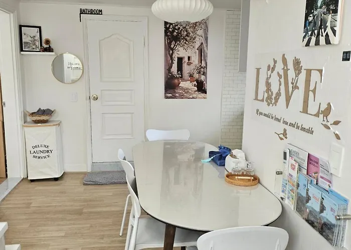 Apartment Binna 이태원역7분, 독채,테라스,4 Queen Beds, 무료짐보관 , 명동,홍대,서울역,명동 15분 *