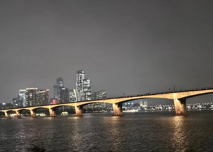Apartment Binna 이태원역7분, 독채,테라스,4 Queen Beds, 무료짐보관 , 명동,홍대,서울역,명동 15분 *